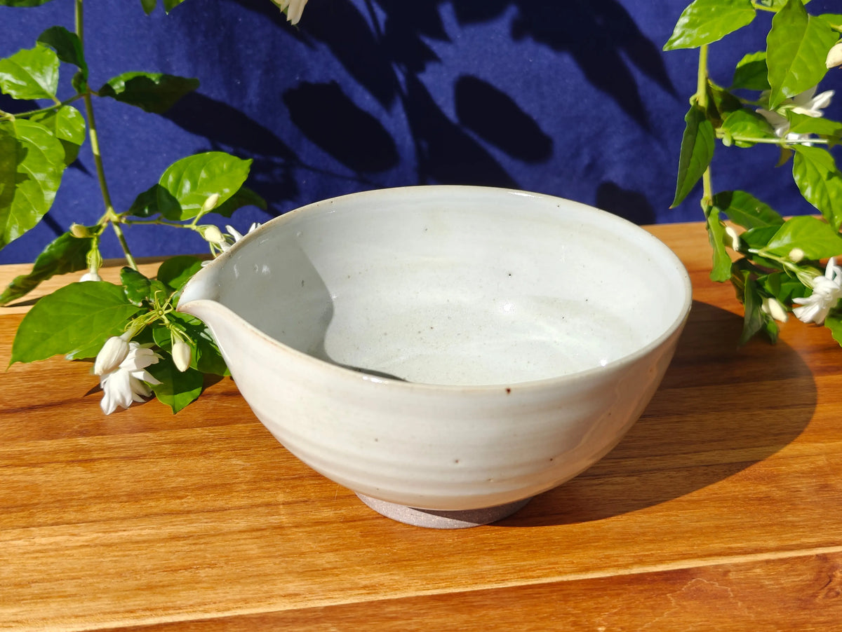 Spouted tea bowl | Rito Aoshima 利陶青嶋 My Store