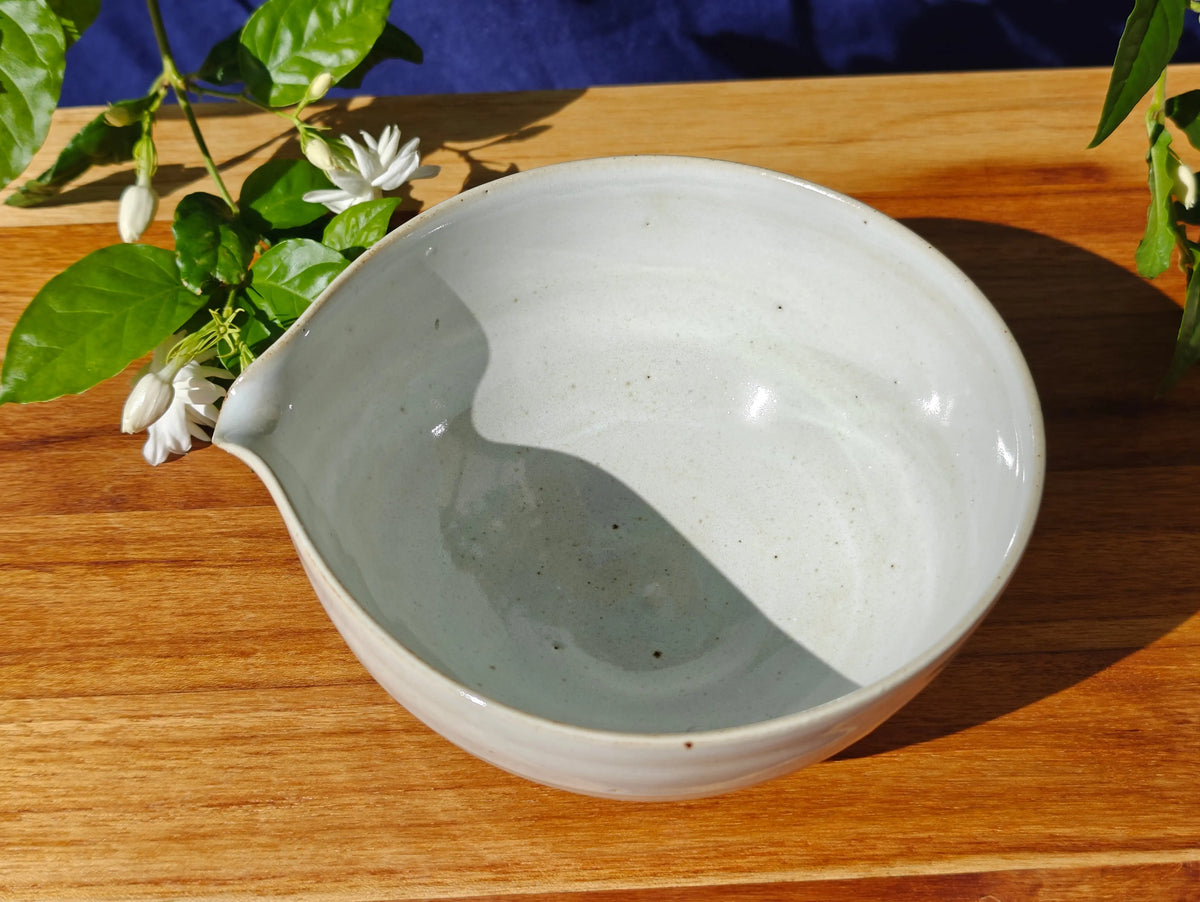 Spouted tea bowl | Rito Aoshima 利陶青嶋 My Store
