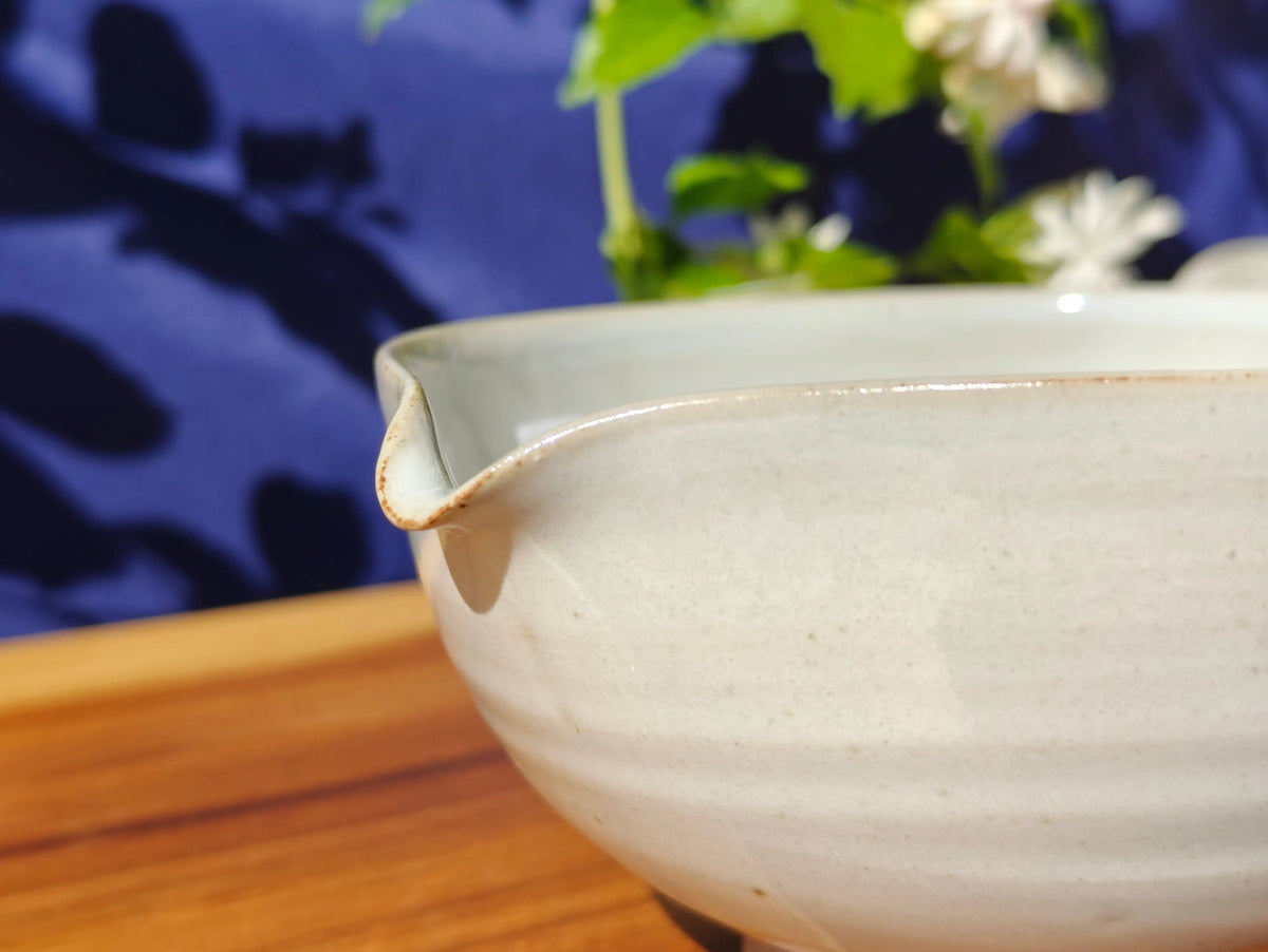 Spouted tea bowl | Rito Aoshima 利陶青嶋 My Store